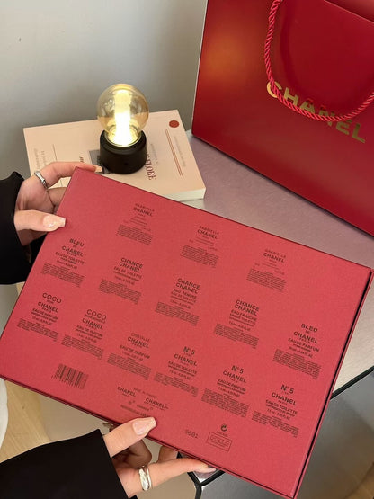 𝐂𝐡𝐚𝐧𝐞𝐥 𝐌𝐢𝐧𝐢 𝐆𝐢𝐟𝐭 𝐒𝐞𝐭 𝟏𝟒-𝐢𝐧-𝟏